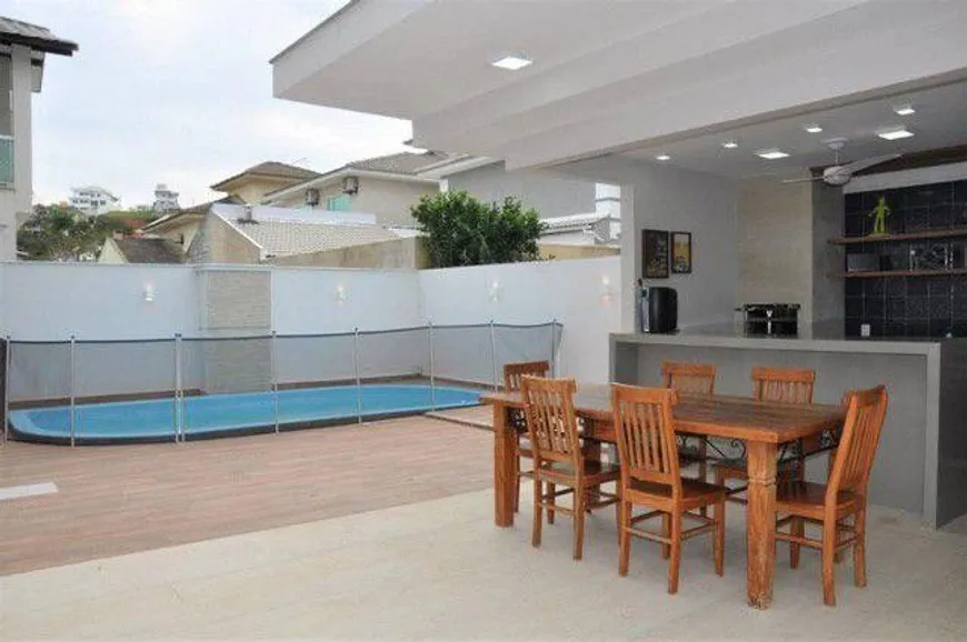 Foto 1 de Casa de Condomínio com 4 Quartos à venda, 230m² em Lagoa, Macaé