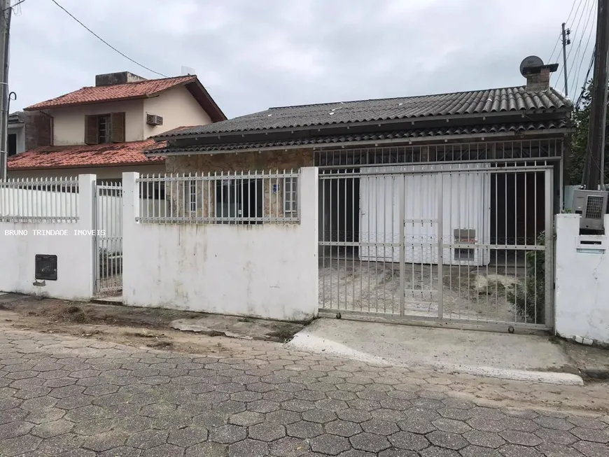 Foto 1 de Casa com 4 Quartos à venda, 200m² em Ingleses do Rio Vermelho, Florianópolis