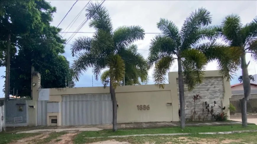 Foto 1 de Casa de Condomínio com 4 Quartos à venda, 400m² em Candelária, Natal