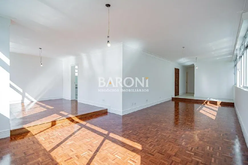 Foto 1 de Apartamento com 3 Quartos à venda, 240m² em Jardim Paulista, São Paulo