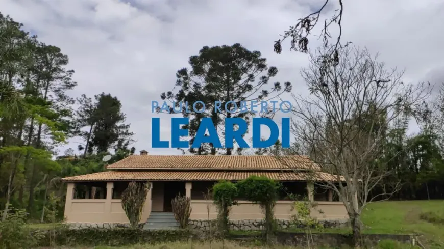 Foto 1 de Fazenda/Sítio com 3 Quartos à venda, 300m² em Parque Varanguera, São Roque