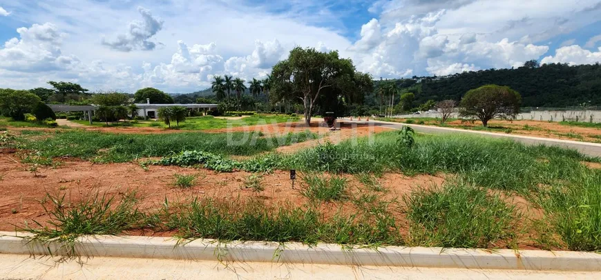 Foto 1 de Lote/Terreno à venda, 655m² em , Louveira