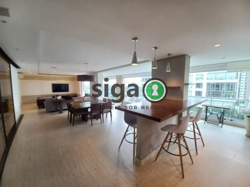 Foto 1 de Apartamento com 3 Quartos para alugar, 233m² em Campo Belo, São Paulo