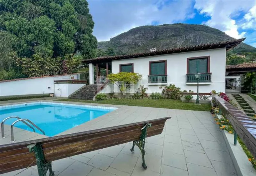 Foto 1 de Casa com 4 Quartos à venda, 277m² em Quitandinha, Petrópolis