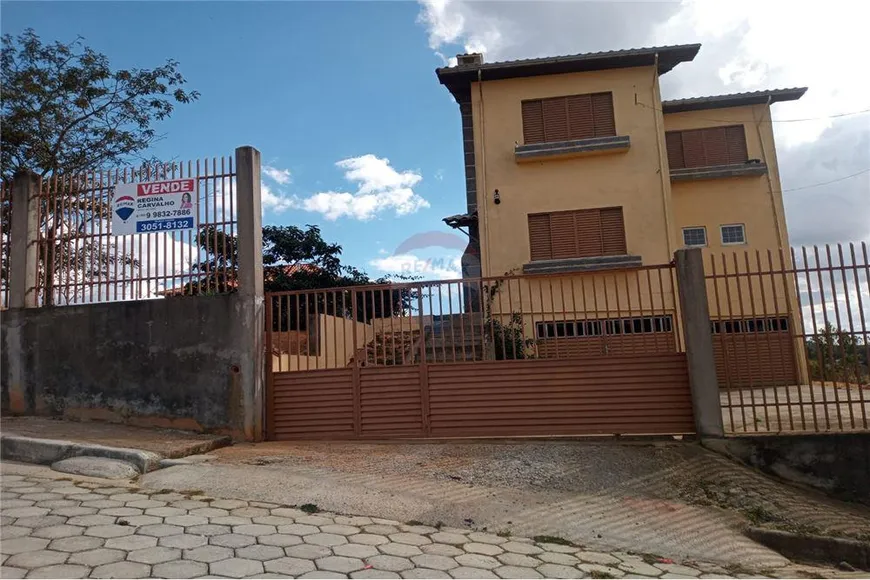 Foto 1 de Casa com 3 Quartos à venda, 178m² em Centro, Ressaquinha