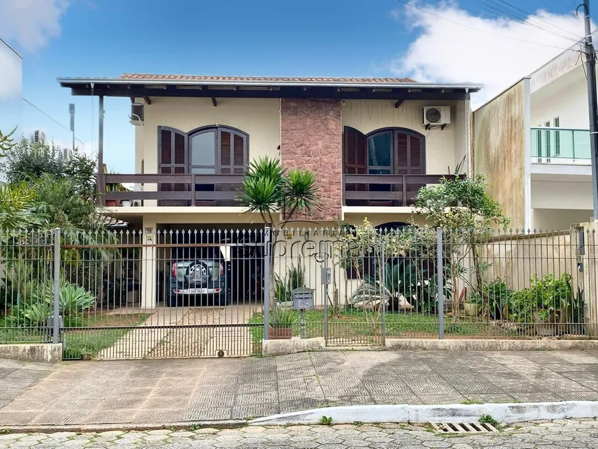 Foto 1 de Casa com 4 Quartos à venda, 232m² em Dom Bosco, Itajaí