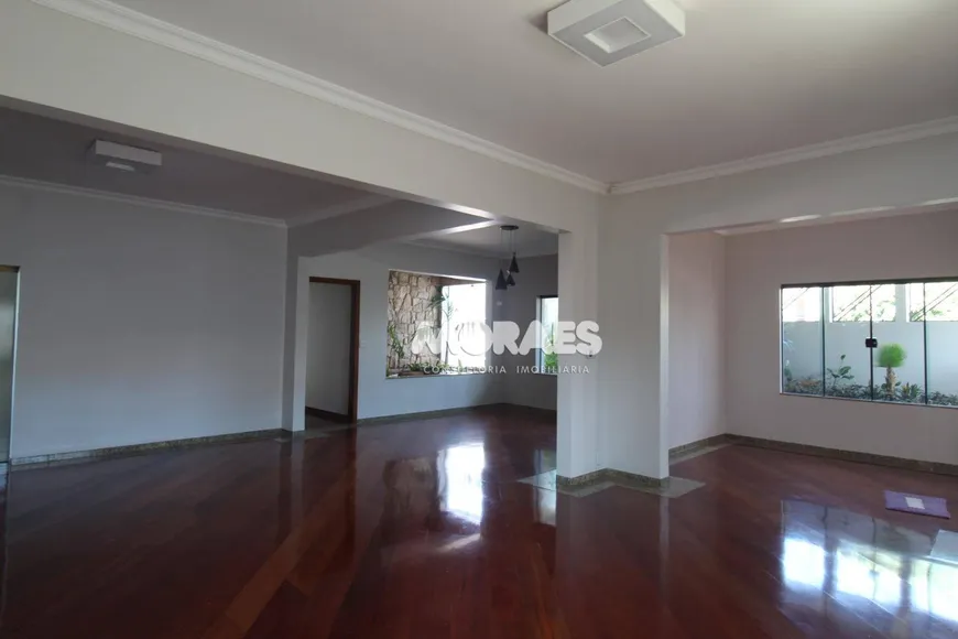 Foto 1 de Casa com 4 Quartos à venda, 530m² em Jardim Estoril, Bauru