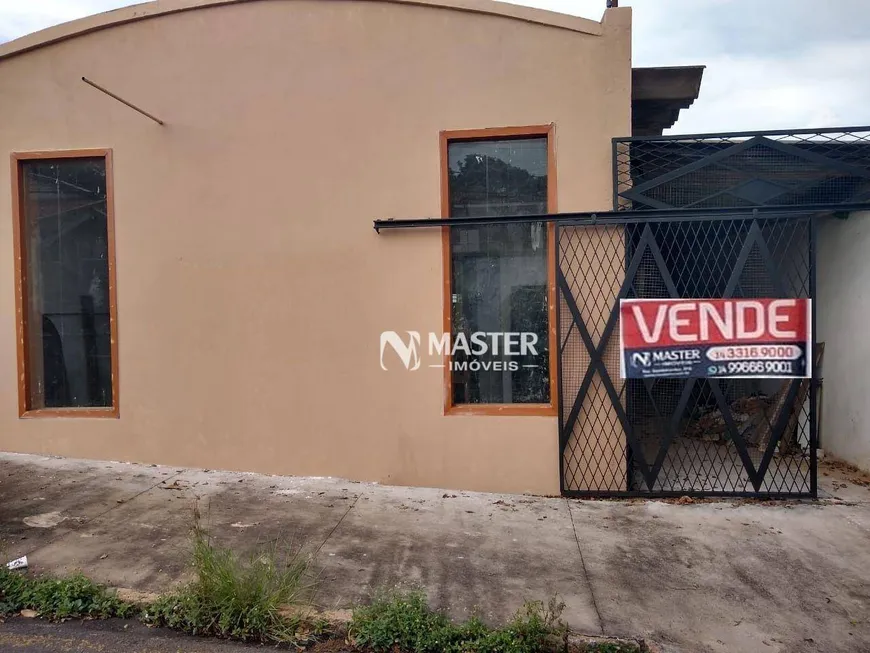 Foto 1 de Galpão/Depósito/Armazém à venda, 300m² em Marília, Marília