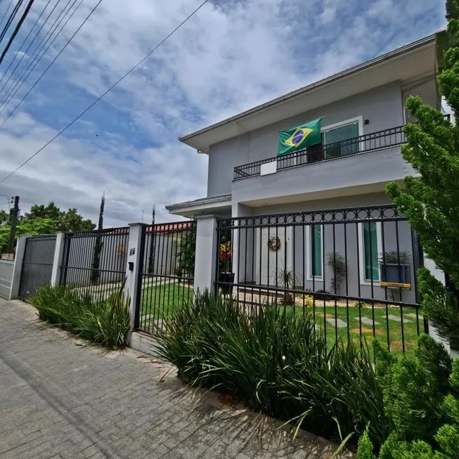 Foto 1 de Casa com 4 Quartos à venda, 292m² em Floresta, Joinville