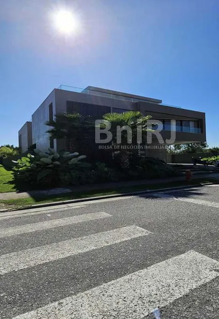 Foto 1 de Casa de Condomínio com 5 Quartos à venda, 1200m² em Barra da Tijuca, Rio de Janeiro