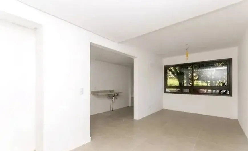 Foto 1 de Apartamento com 2 Quartos para alugar, 70m² em Passo da Areia, Porto Alegre