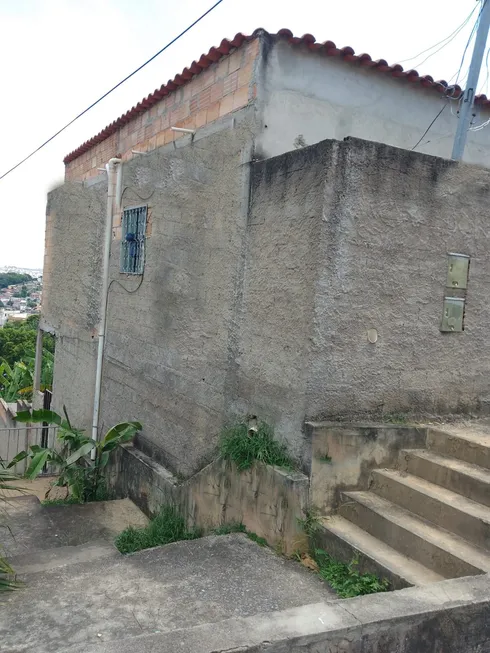 Foto 1 de Casa com 2 Quartos à venda, 180m² em Mantiqueira, Belo Horizonte