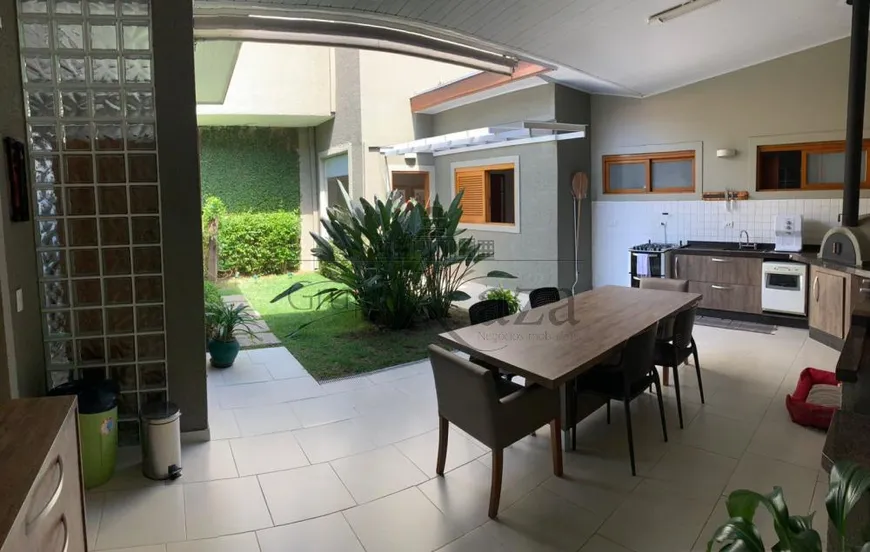 Foto 1 de Casa com 3 Quartos à venda, 261m² em Jardim das Indústrias, São José dos Campos