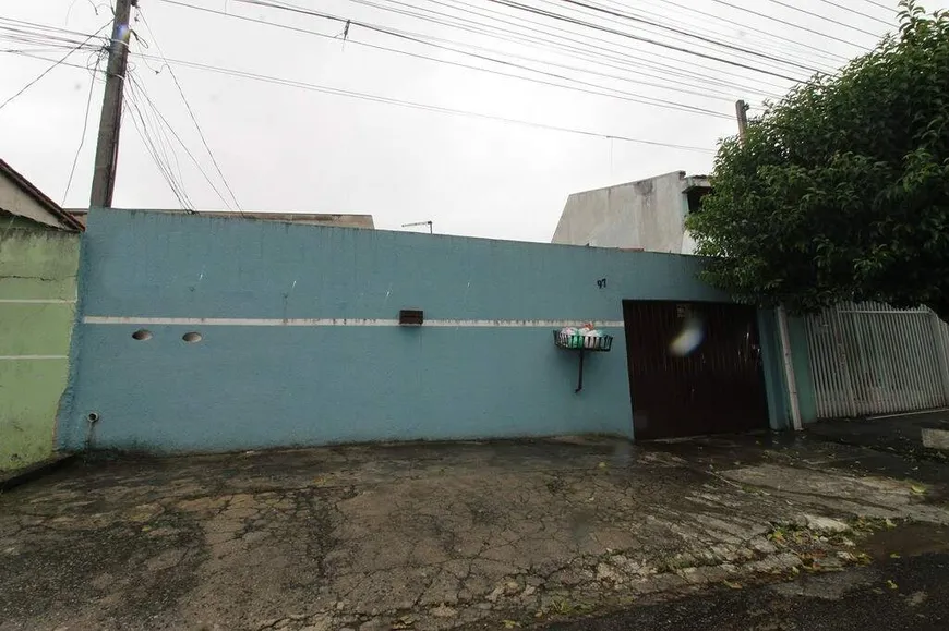 Foto 1 de Casa com 3 Quartos à venda, 48m² em Uberaba, Curitiba