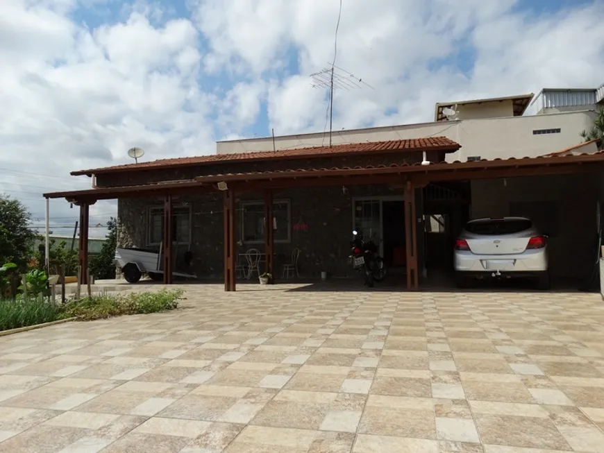 Foto 1 de Casa com 3 Quartos à venda, 209m² em São Joaquim, Contagem