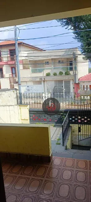 Foto 1 de Sobrado com 3 Quartos à venda, 228m² em Vila Scarpelli, Santo André