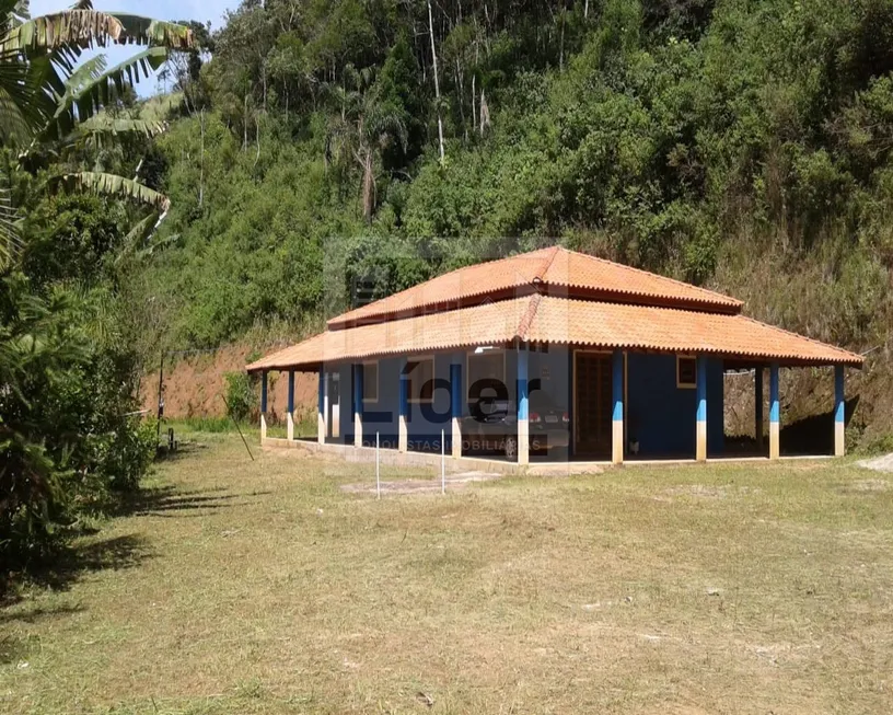 Foto 1 de Fazenda/Sítio com 3 Quartos à venda, 200m² em Sao Benedito, Monteiro Lobato