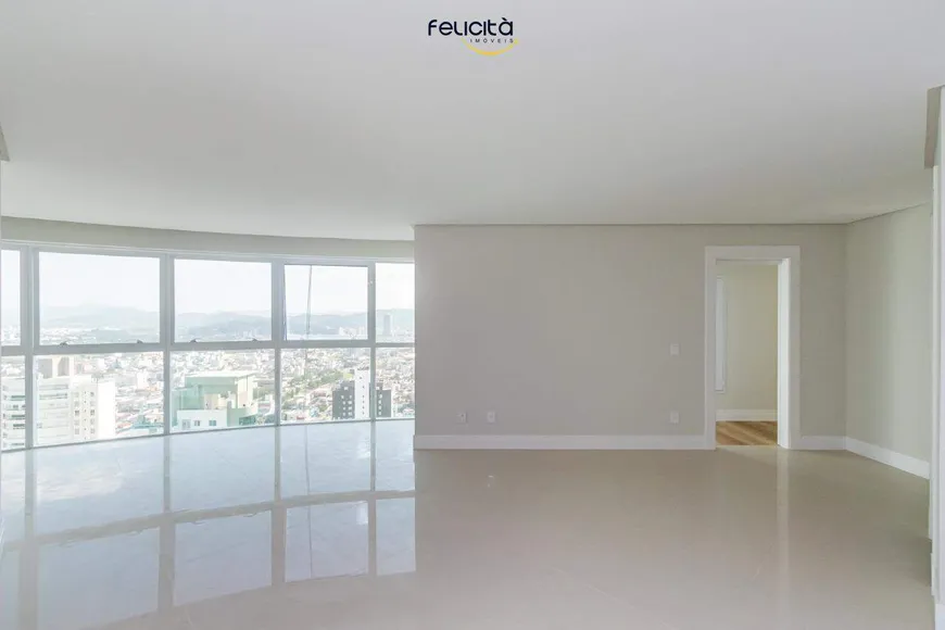 Foto 1 de Apartamento com 3 Quartos à venda, 139m² em Centro, Balneário Camboriú
