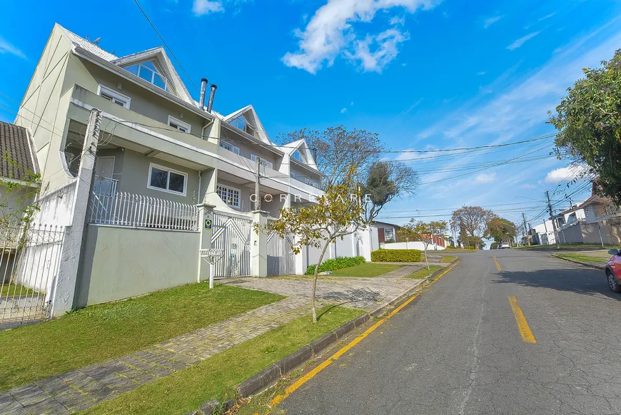 Foto 1 de Sobrado com 3 Quartos à venda, 206m² em Rebouças, Curitiba