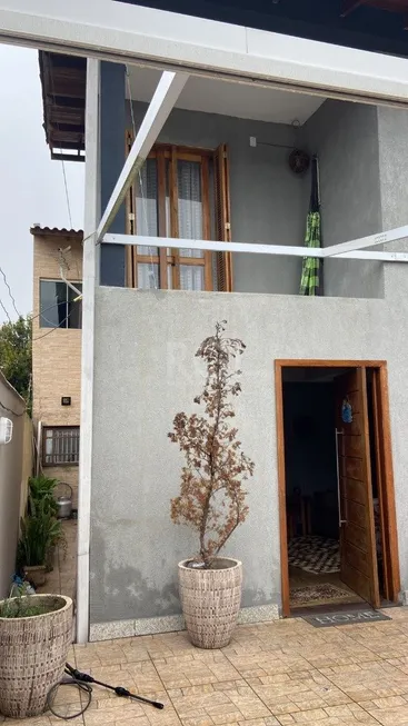 Foto 1 de Casa com 3 Quartos à venda, 201m² em Campo Novo, Porto Alegre