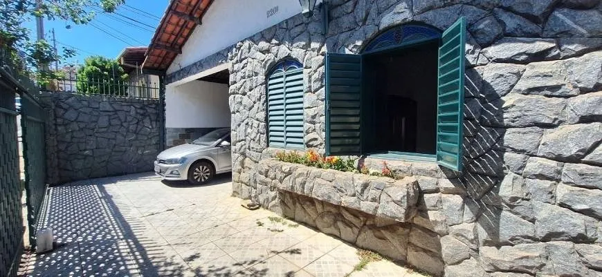 Foto 1 de Casa com 3 Quartos à venda, 185m² em Sagrada Família, Belo Horizonte