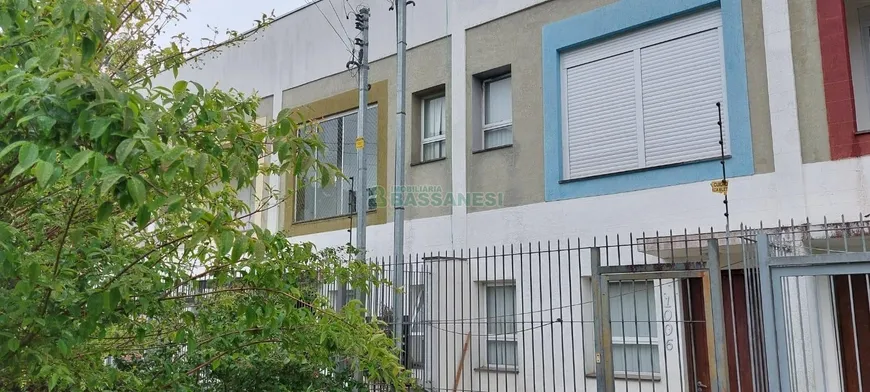 Foto 1 de Sobrado com 2 Quartos à venda, 88m² em Charqueadas, Caxias do Sul