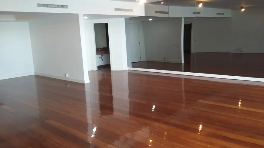 Foto 1 de Apartamento com 4 Quartos para venda ou aluguel, 400m² em Lagoa, Rio de Janeiro