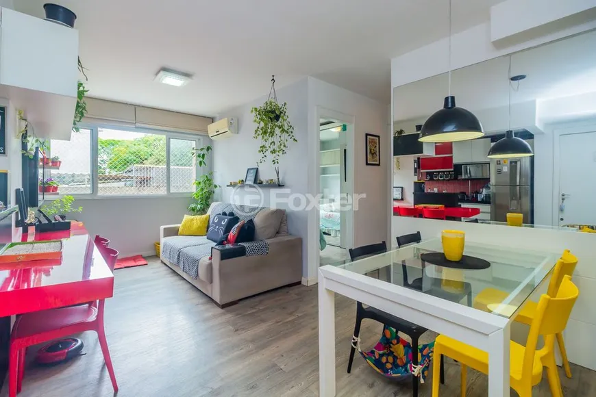 Foto 1 de Apartamento com 2 Quartos à venda, 58m² em Passo da Areia, Porto Alegre