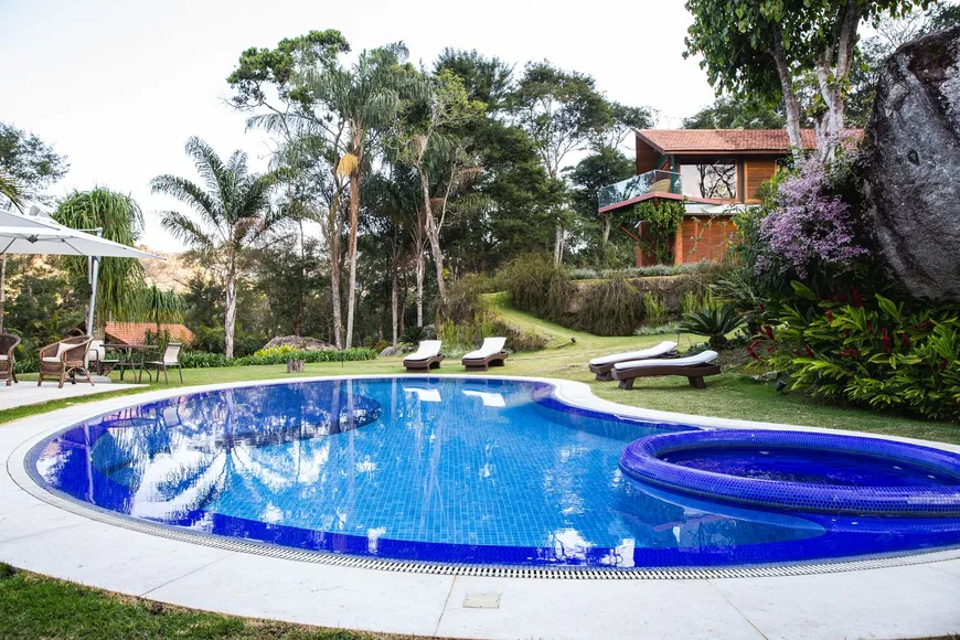 Foto 1 de Casa de Condomínio com 4 Quartos à venda, 750m² em Pedro do Rio, Petrópolis