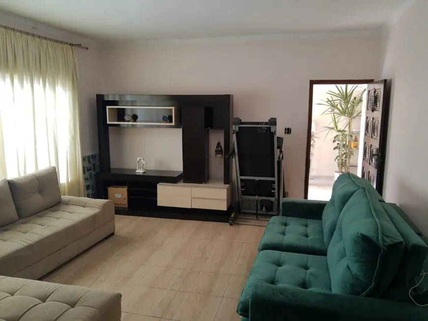 Foto 1 de Casa com 2 Quartos à venda, 250m² em Vila Linda, Santo André