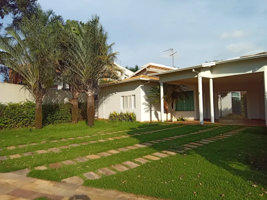 Foto 1 de Casa de Condomínio com 3 Quartos para venda ou aluguel, 308m² em Jardim Magnolias II, Araraquara