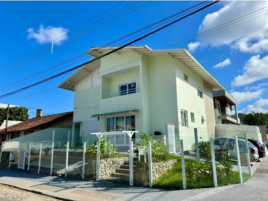 Foto 1 de Apartamento com 2 Quartos para alugar, 70m² em Itacorubi, Florianópolis
