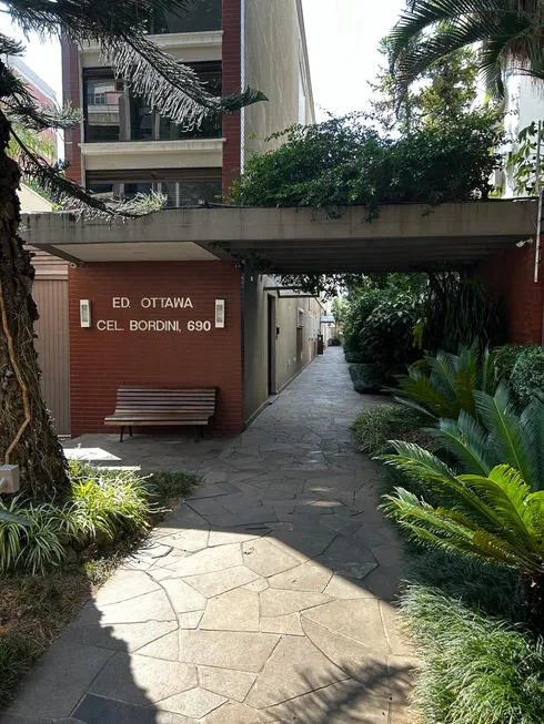 Foto 1 de Apartamento com 2 Quartos à venda, 69m² em Auxiliadora, Porto Alegre