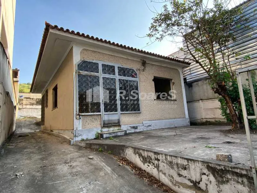 Foto 1 de Casa com 3 Quartos à venda, 400m² em  Vila Valqueire, Rio de Janeiro