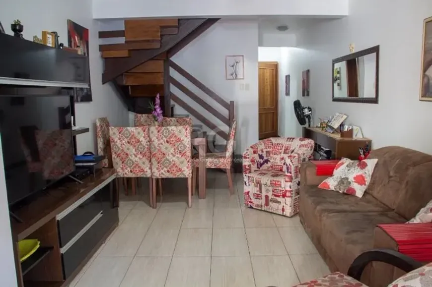 Foto 1 de Casa com 3 Quartos à venda, 94m² em Jardim Itú Sabará, Porto Alegre