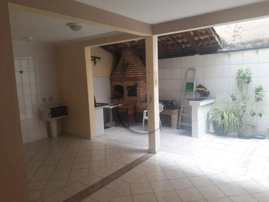 Foto 1 de Sobrado com 3 Quartos à venda, 227m² em Vila Gilda, Santo André