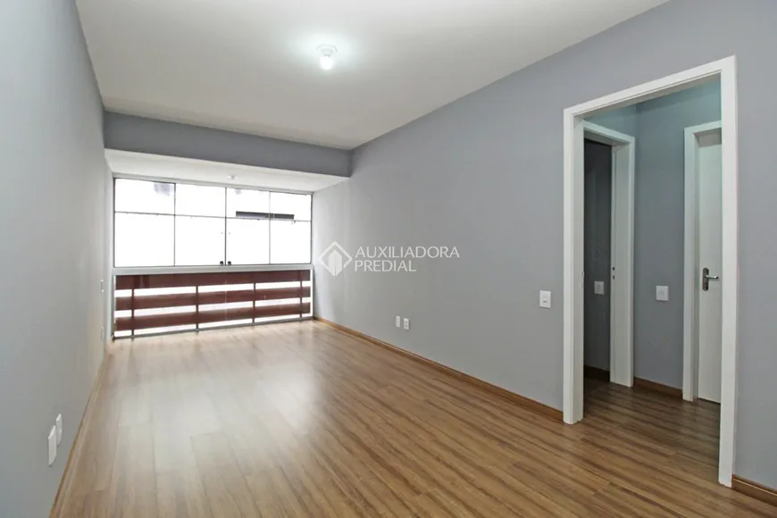 Foto 1 de Apartamento com 1 Quarto à venda, 54m² em Passo da Areia, Porto Alegre