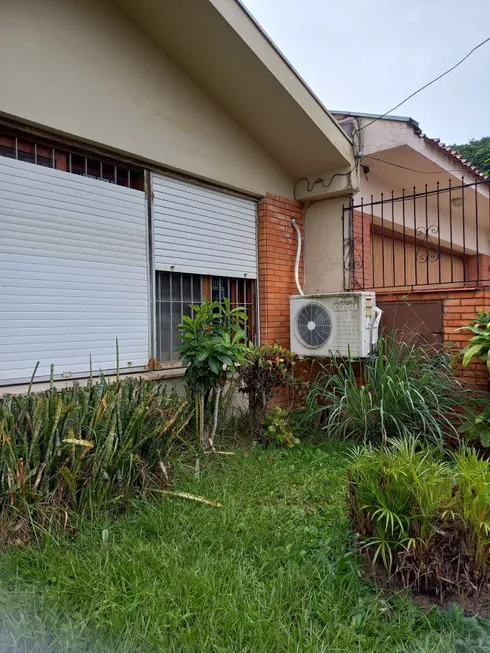 Foto 1 de Casa com 3 Quartos para alugar, 191m² em Jardim Lindóia, Porto Alegre