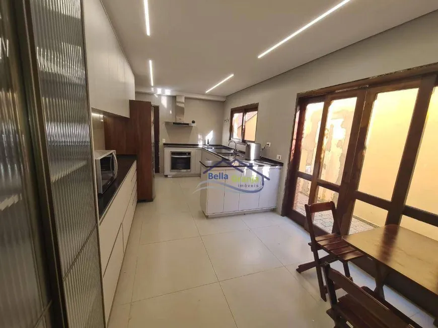 Foto 1 de Casa de Condomínio com 3 Quartos para venda ou aluguel, 330m² em Sao Paulo II, Cotia