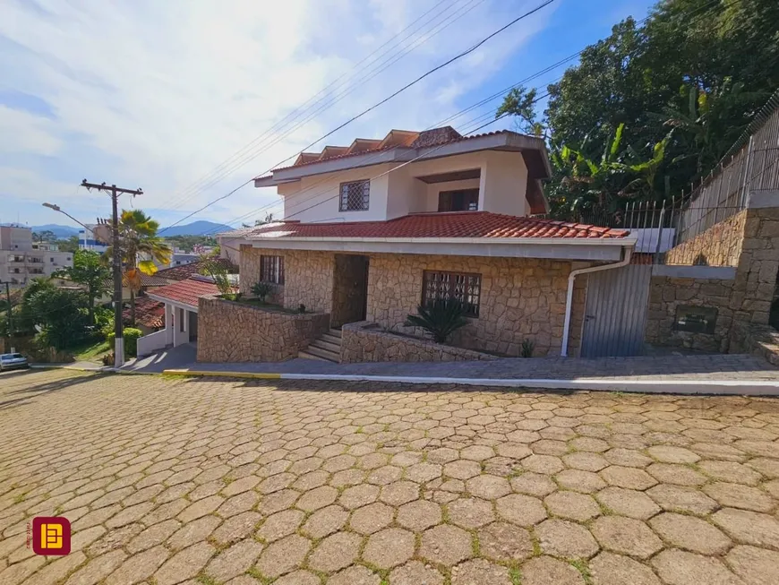 Foto 1 de Casa com 6 Quartos à venda, 349m² em Córrego Grande, Florianópolis