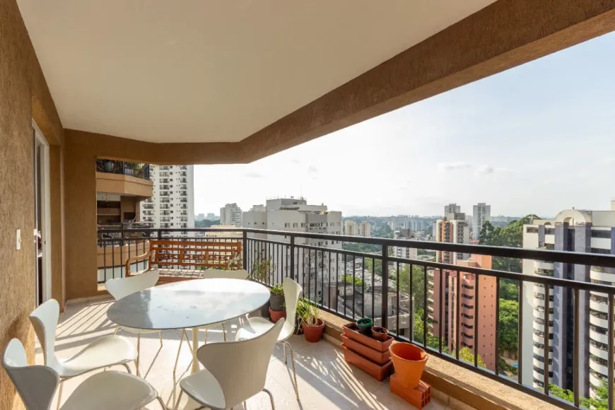 Foto 1 de Apartamento com 4 Quartos à venda, 136m² em Vila Suzana, São Paulo