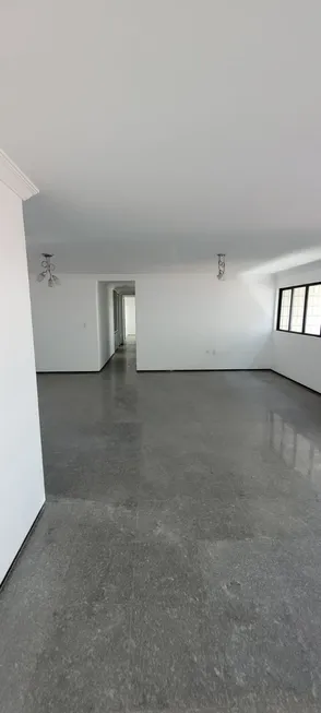 Foto 1 de Apartamento com 4 Quartos à venda, 180m² em Meireles, Fortaleza