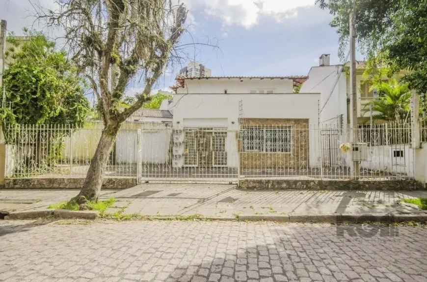 Foto 1 de Casa com 4 Quartos à venda, 249m² em Passo da Areia, Porto Alegre