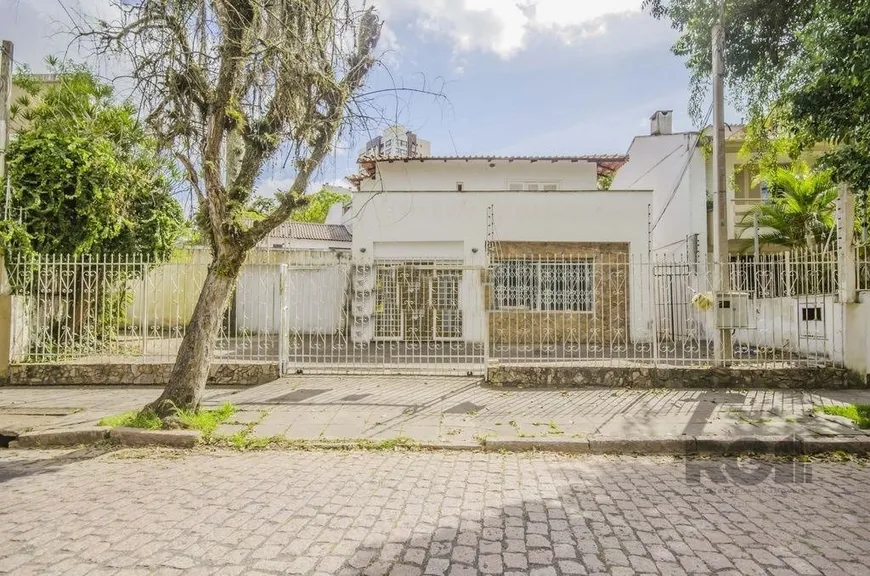 Foto 1 de Casa com 4 Quartos à venda, 251m² em Passo da Areia, Porto Alegre