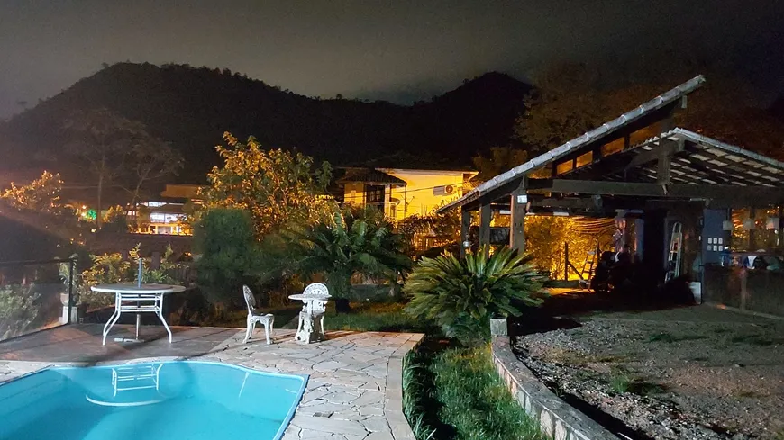 Foto 1 de Casa de Condomínio com 3 Quartos à venda, 480m² em Limoeiro, Guapimirim