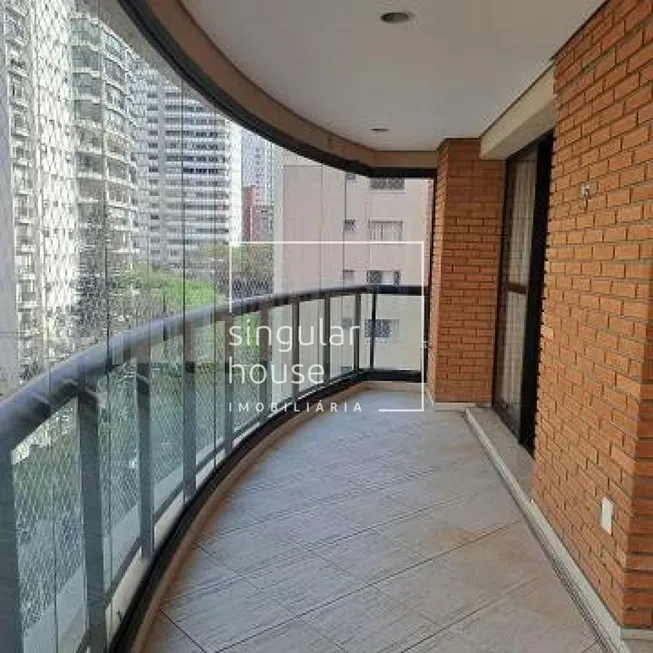 Foto 1 de Apartamento com 3 Quartos para alugar, 161m² em Vila Uberabinha, São Paulo