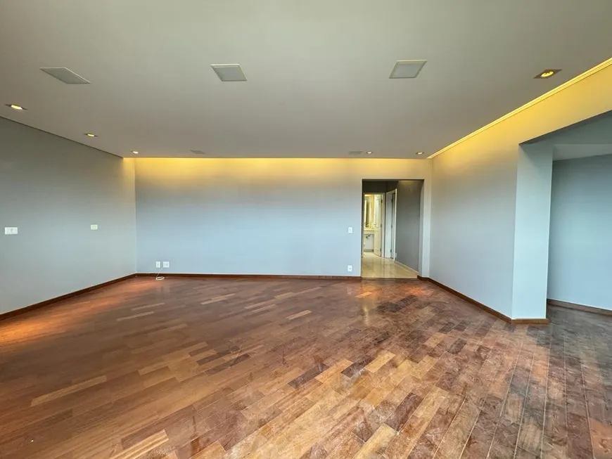 Foto 1 de Apartamento com 4 Quartos para alugar, 210m² em Alphaville, Barueri