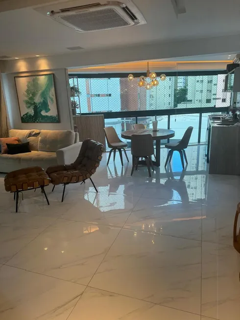 Foto 1 de Apartamento com 4 Quartos à venda, 155m² em Boa Viagem, Recife