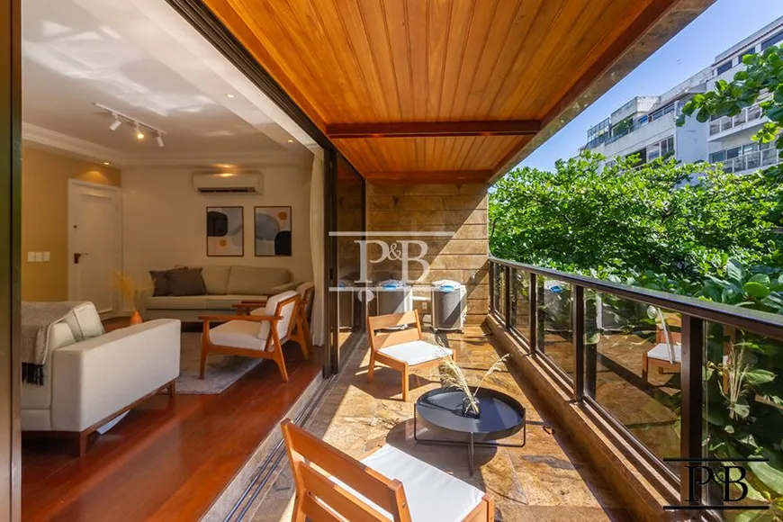 Foto 1 de Apartamento com 4 Quartos para alugar, 240m² em Leblon, Rio de Janeiro
