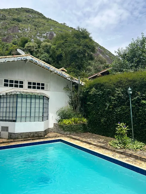 Foto 1 de Casa com 5 Quartos para alugar, 1500m² em Araras, Petrópolis